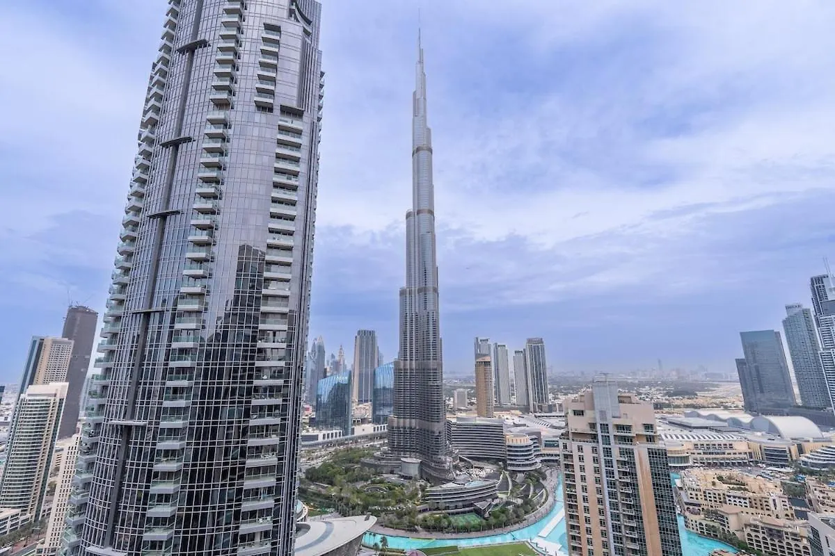 Luxurious 3-Bedroom Apartment In Downtown Near Burj Khalifa In Dubai Mall