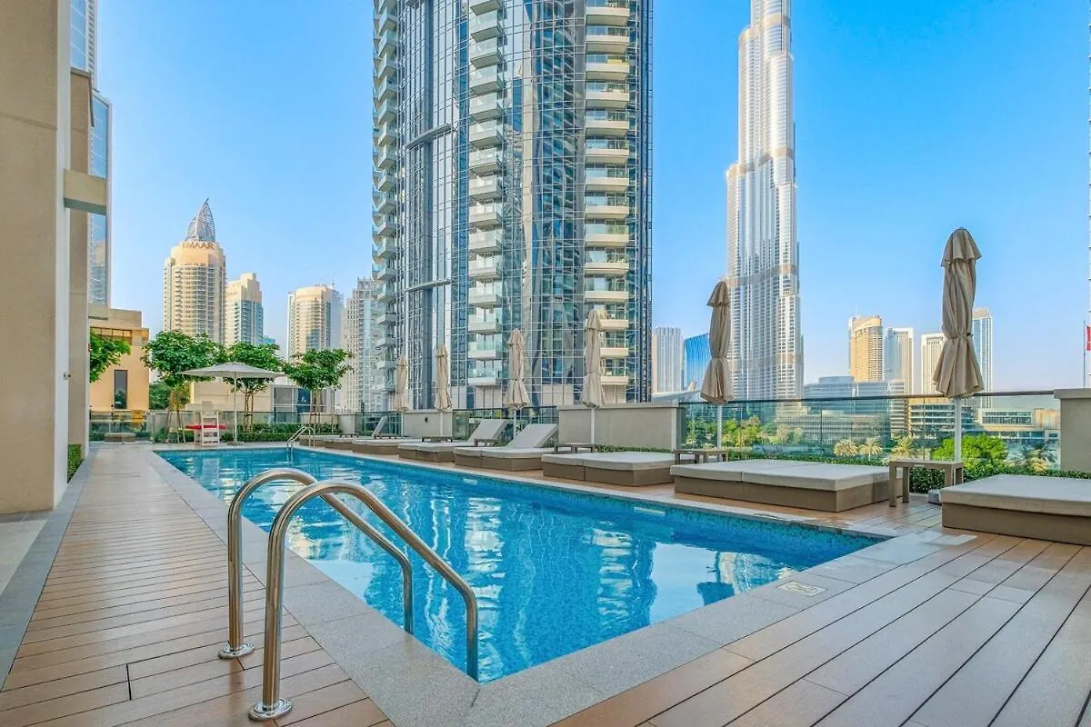 Luxurious 3-Bedroom Apartment In Downtown Near Burj Khalifa In Dubai Mall
