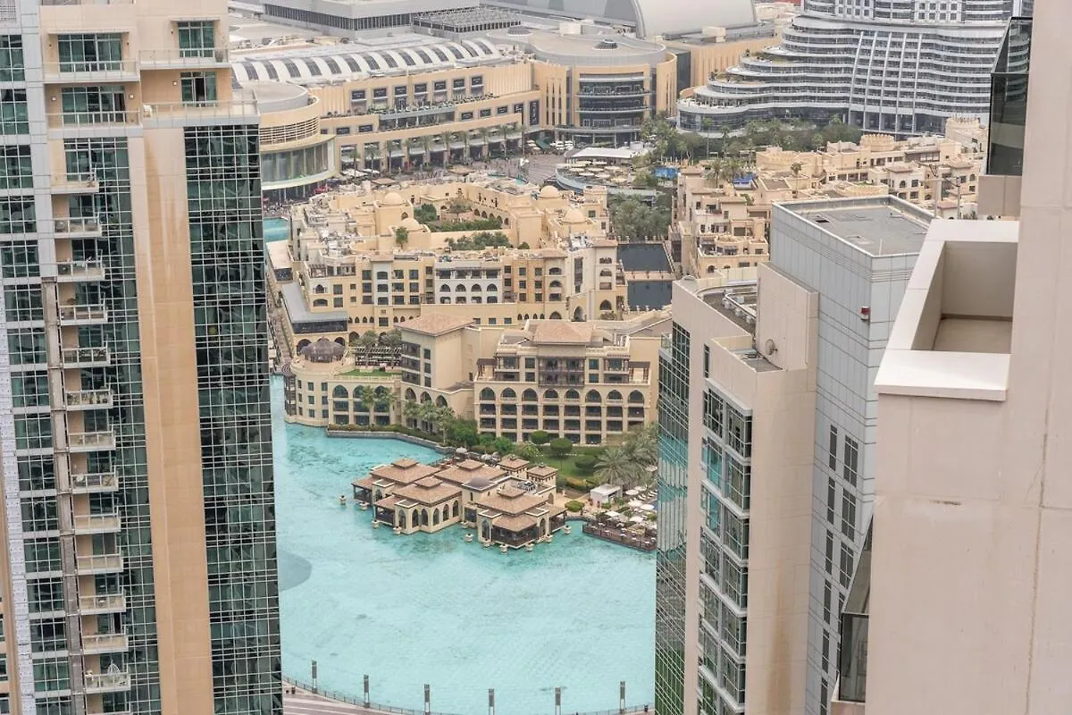 Luxurious 3-Bedroom Apartment In Downtown Near Burj Khalifa In Dubai Mall