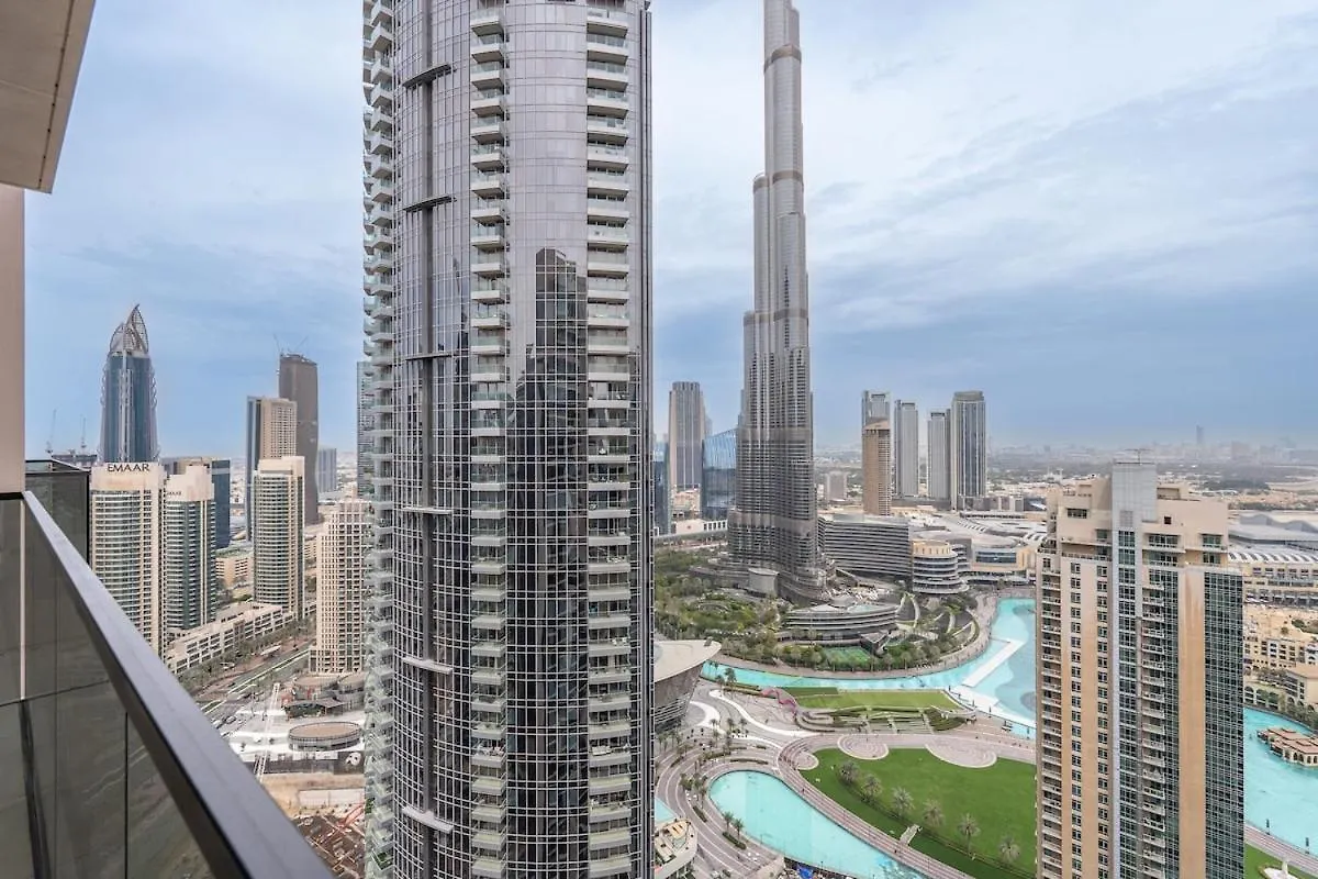Luxurious 3-Bedroom Apartment In Downtown Near Burj Khalifa In Dubai Mall 0*,