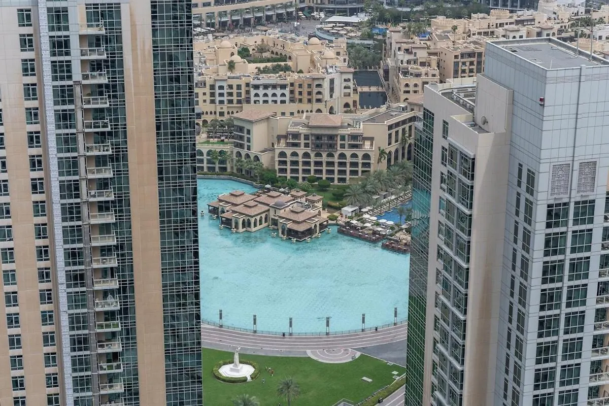 Luxurious 3-Bedroom Apartment In Downtown Near Burj Khalifa In Dubai Mall