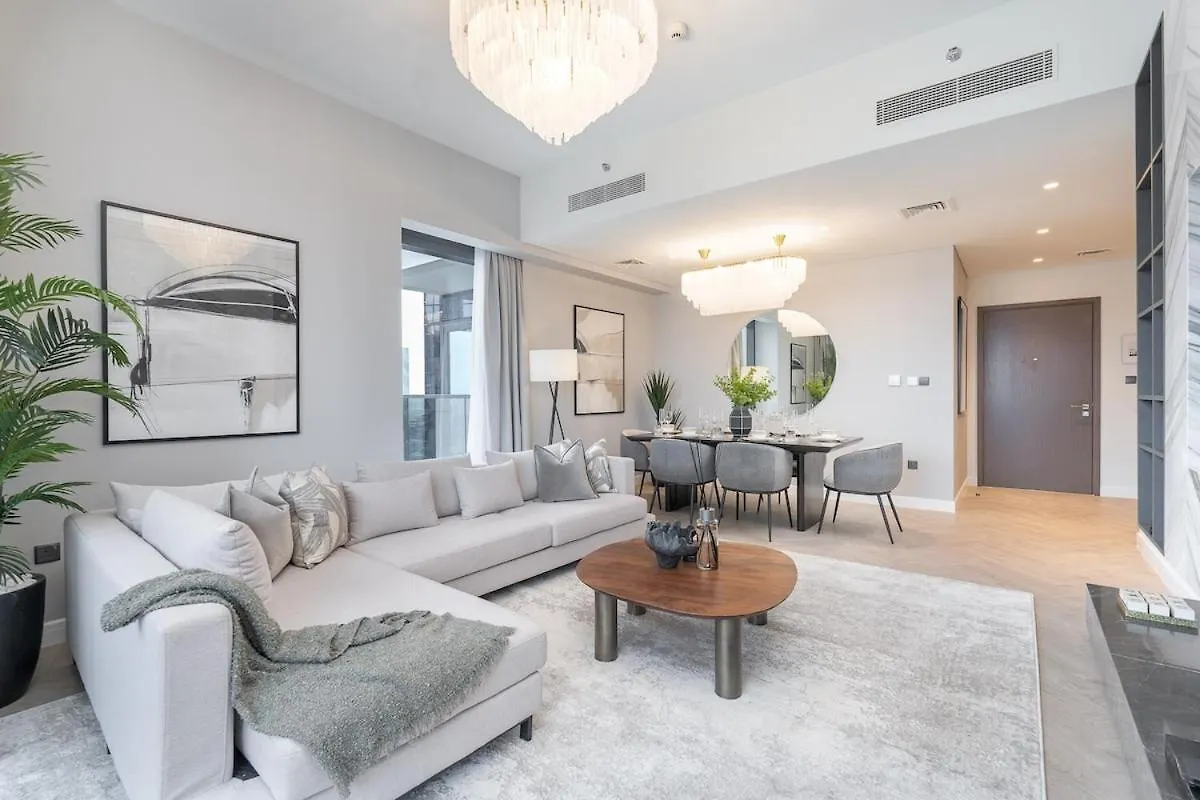 Luxurious 3-Bedroom Apartment In Downtown Near Burj Khalifa In Dubai Mall