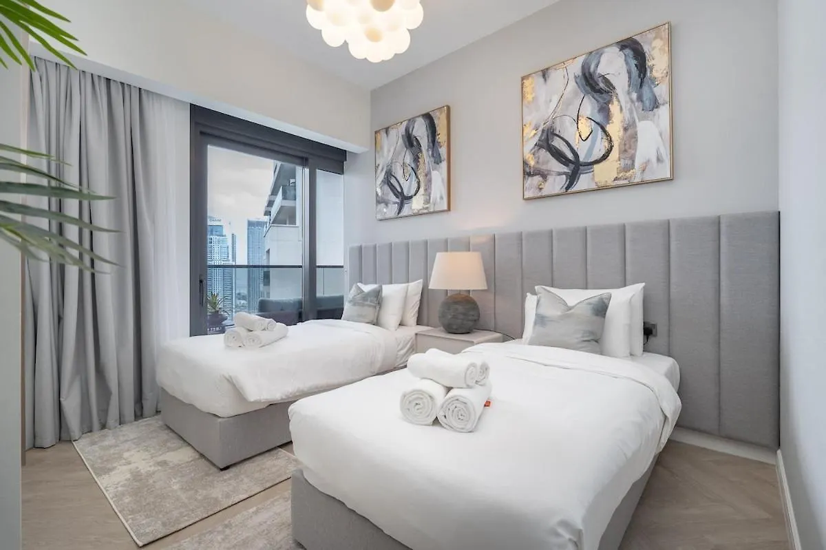 Luxurious 3-Bedroom Apartment In Downtown Near Burj Khalifa In Dubai Mall