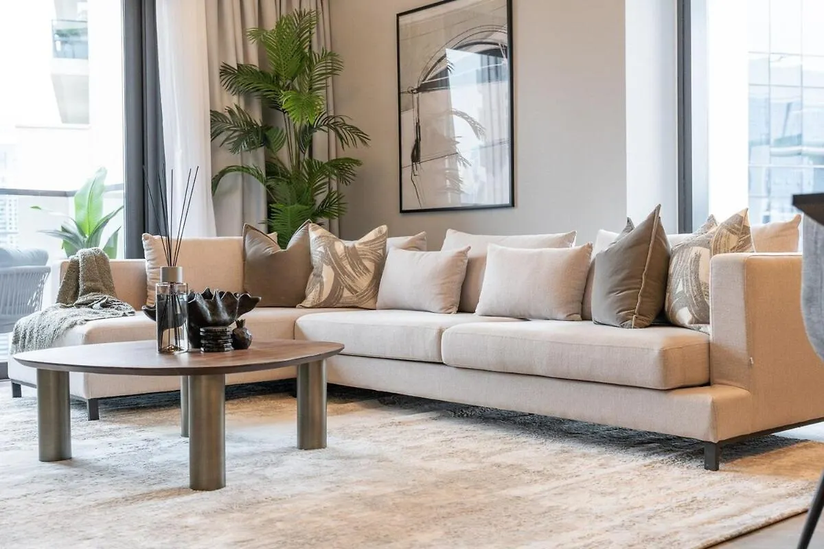 Luxurious 3-Bedroom Apartment In Downtown Near Burj Khalifa In Dubai Mall