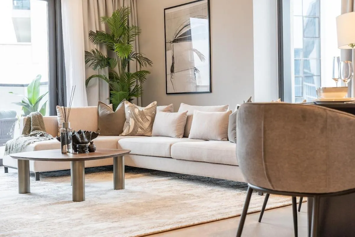 Luxurious 3-Bedroom Apartment In Downtown Near Burj Khalifa In Dubai Mall 0*,