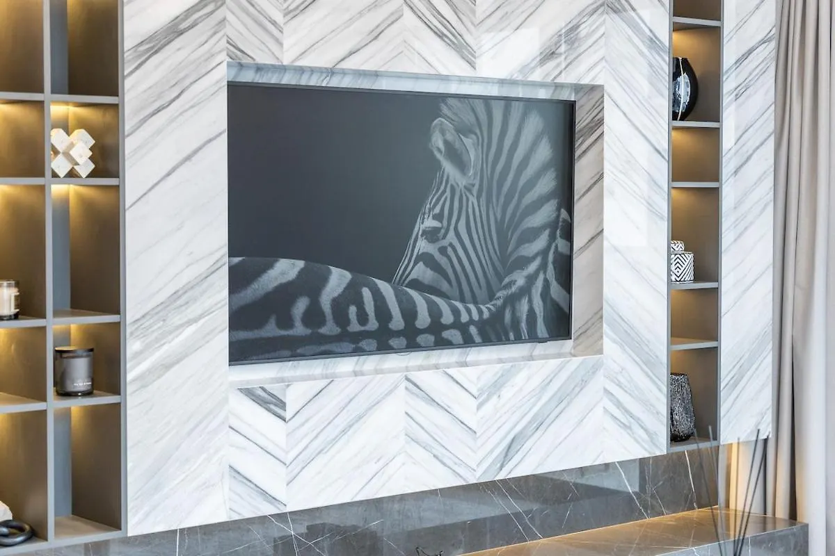 Luxurious 3-Bedroom Apartment In Downtown Near Burj Khalifa In Dubai Mall United Arab Emirates