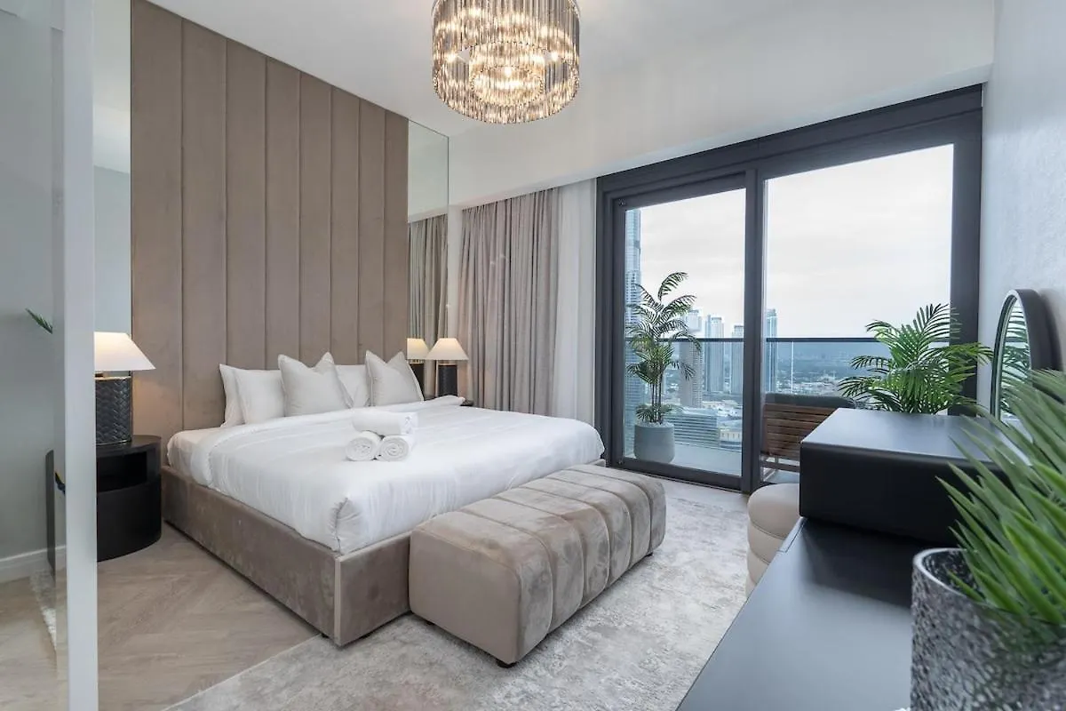 Luxurious 3-Bedroom Apartment In Downtown Near Burj Khalifa In Dubai Mall