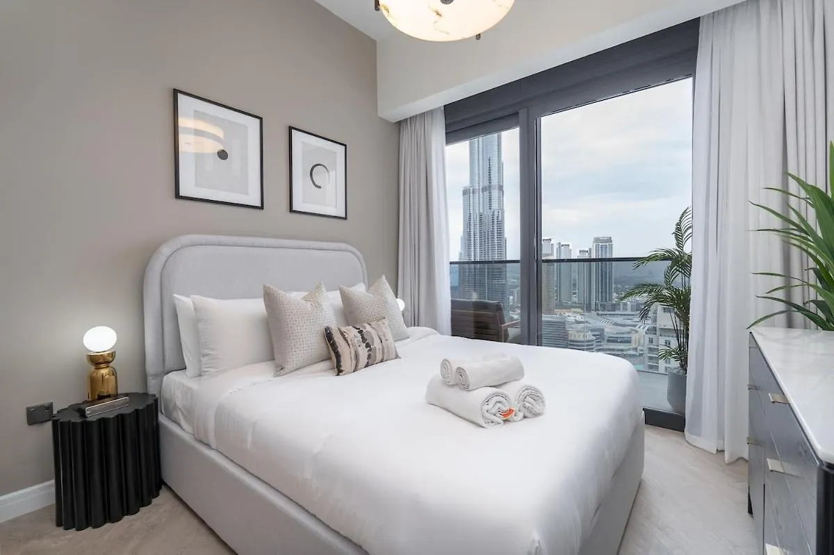 Luxurious 3-Bedroom Apartment In Downtown Near Burj Khalifa In Dubai Mall 0*,  United Arab Emirates