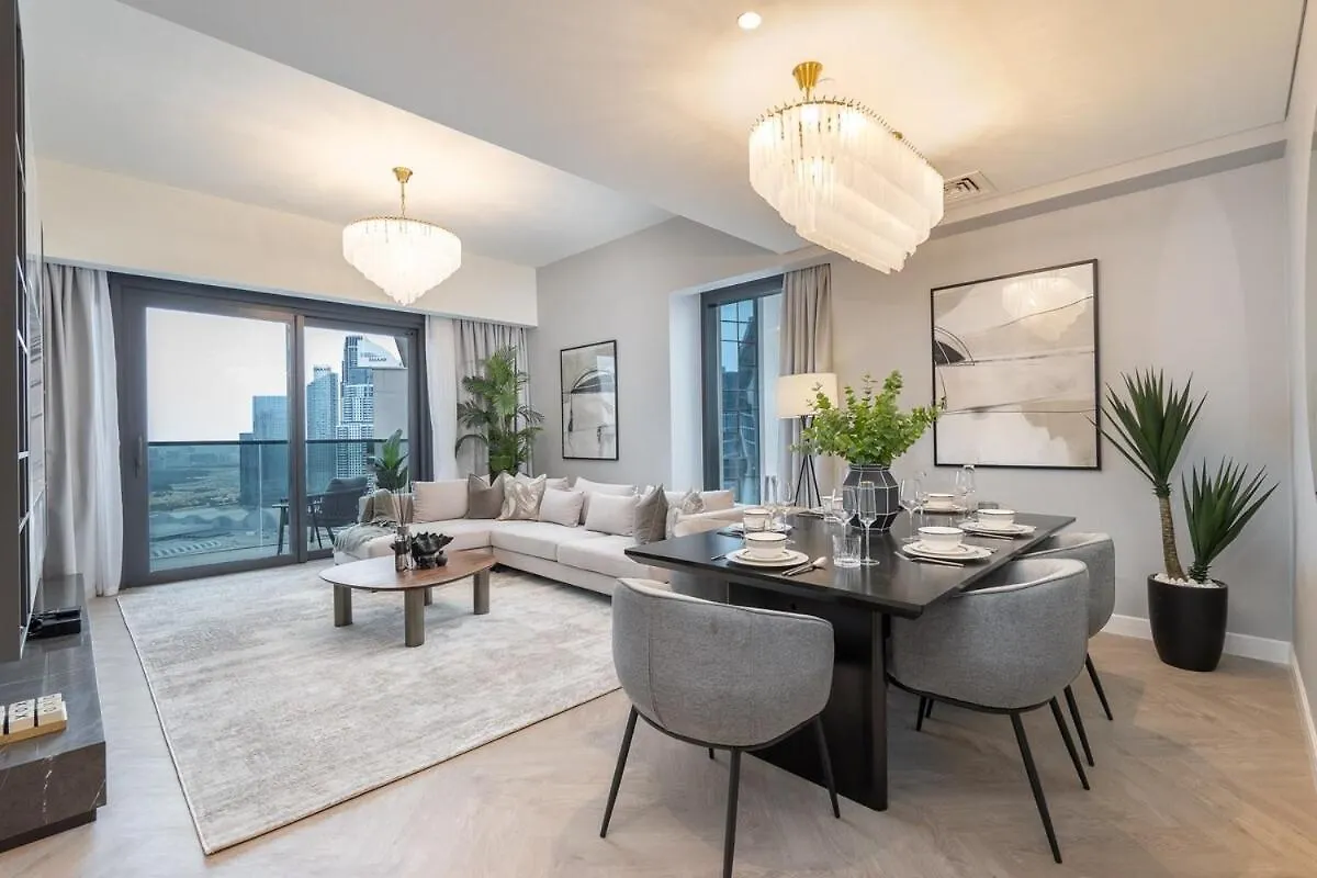 Luxurious 3-Bedroom Apartment In Downtown Near Burj Khalifa In Dubai Mall